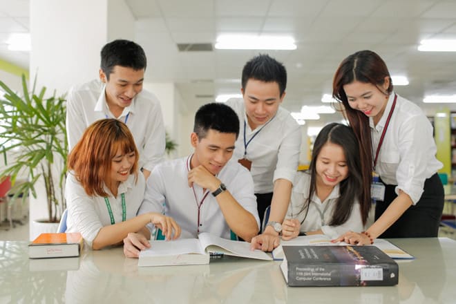nên học đại học từ xa hay liên thông ngành quản trị kinh doanh
